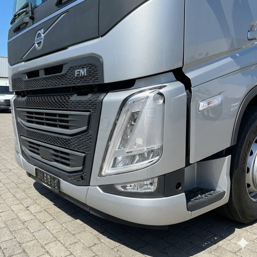 פנס ראשי לד כרום למשאית וולוו VOLVO FM דגם 2021-2025, צד שמאל (נהג) מורכב על משאית פנסים Plus